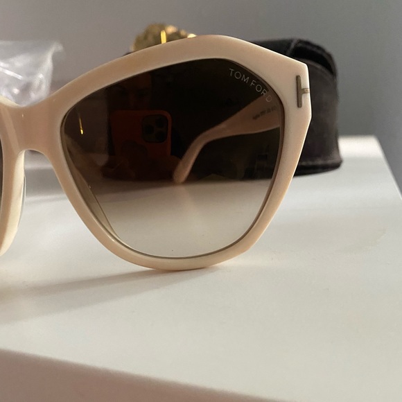 SOLD Tom Ford Angelina Sunglasses Authentic - Picture 8 of 12